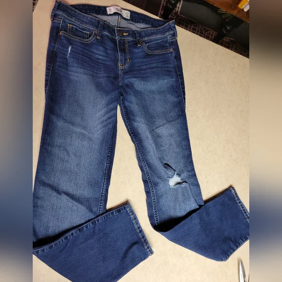 Hollister women size 9 regular skinny Blue Jeans - Picture 2 of 8